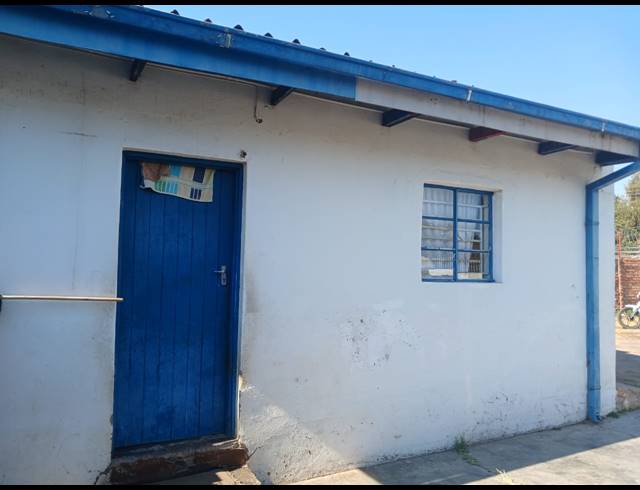 5 BEDROOM HOUSE FOR SALE IN PENINA PARK